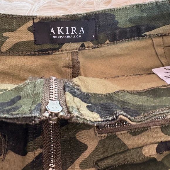 AKIRA Camouflage Cargo Mini Skirt Size Small - Picture 2 of 6